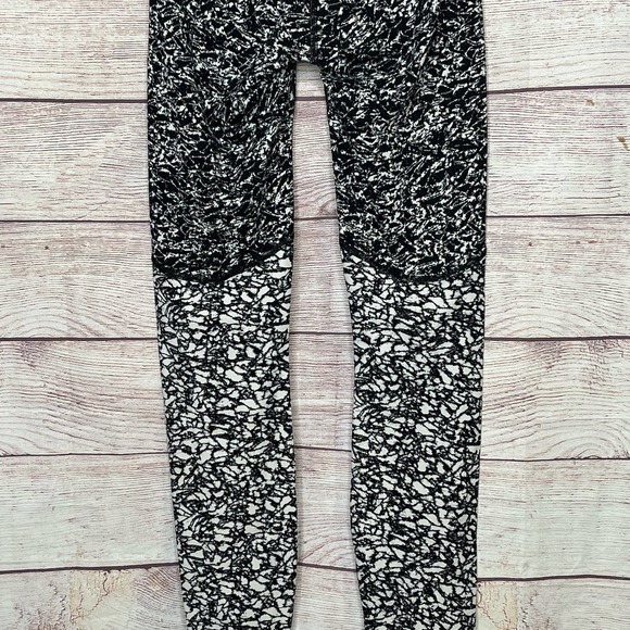 Lululemon Wunder Under High Rise Black and White Activewear Leggings Size 4 - Picture 11 of 11